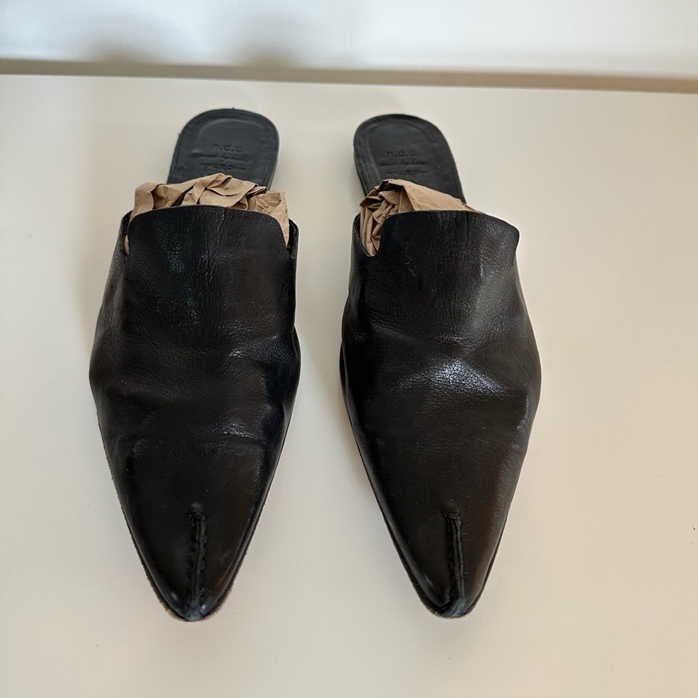 N.D.C. Made By Hand | Vintage Black Leather Pointed Slipper Mules | 37 (6-6.5) - Picture 2 of 9